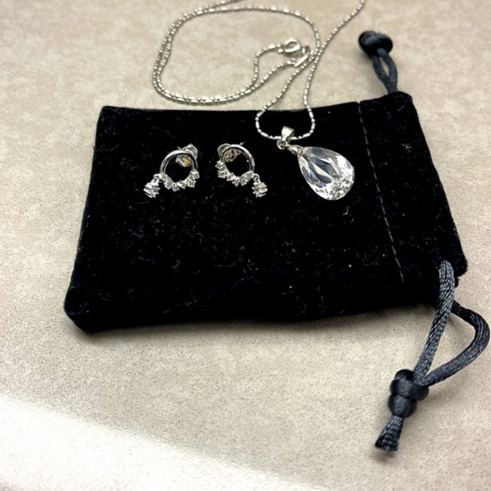 Set Earrings Plus Swarovski Crystal Pendant Necklace